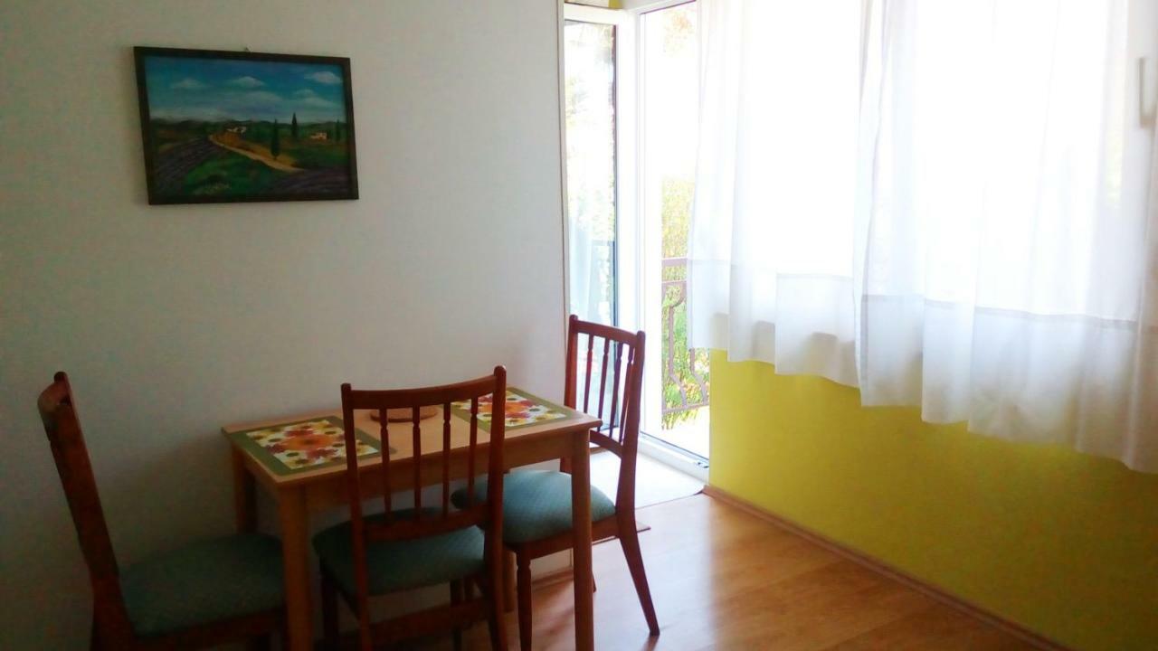 Apartmani Komunela Umag Exteriör bild