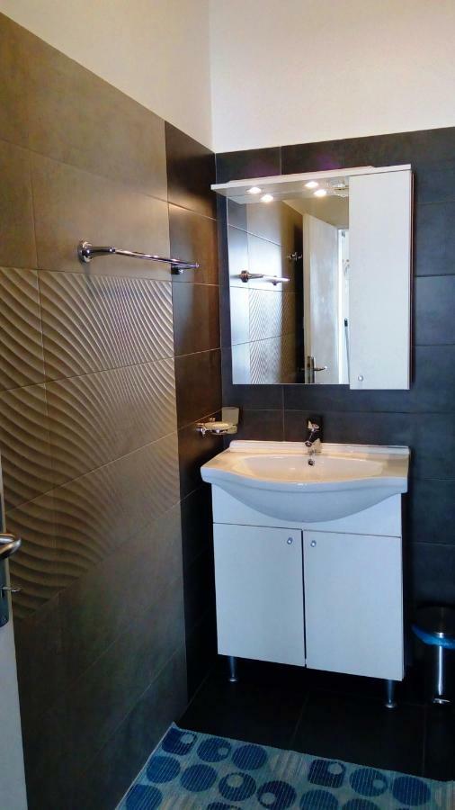 Apartmani Komunela Umag Exteriör bild